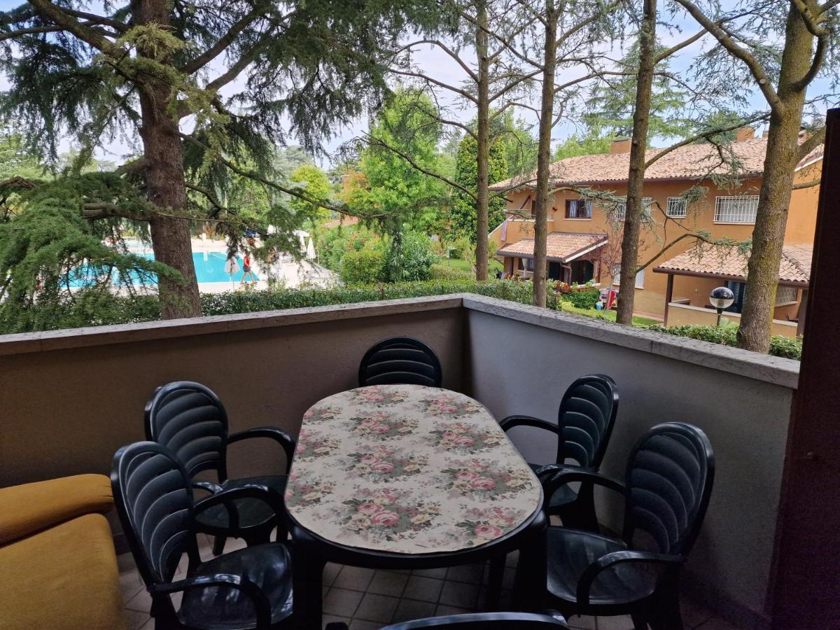 Casa Vittoria Sirmione Punta Gro Con Piscina Apartamento Exterior foto