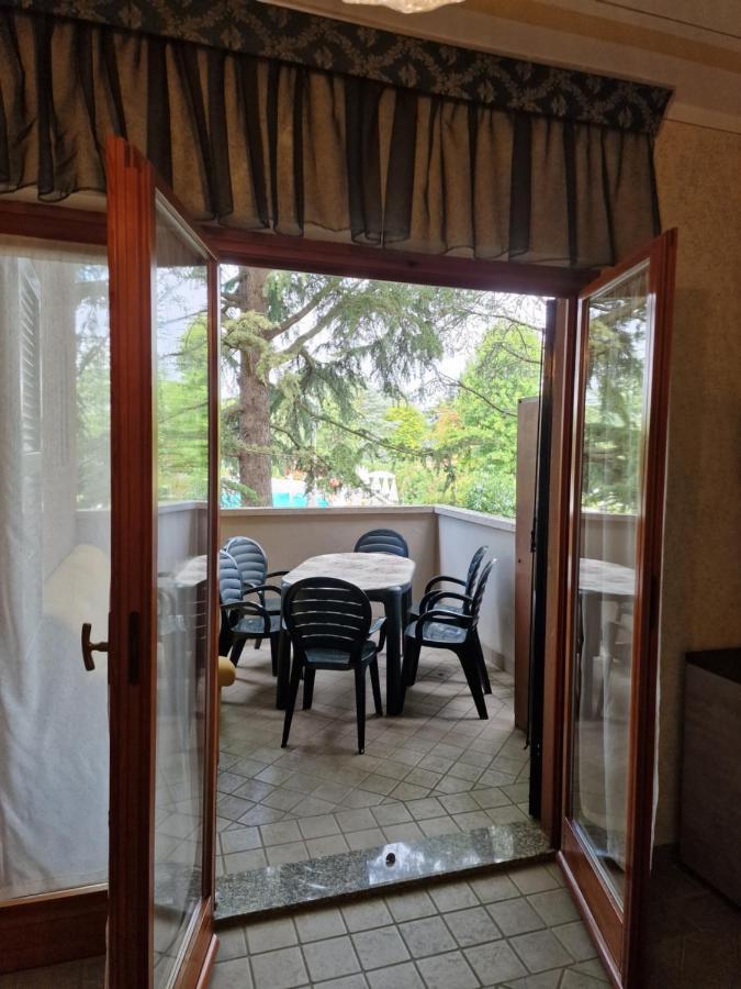Casa Vittoria Sirmione Punta Gro Con Piscina Apartamento Exterior foto