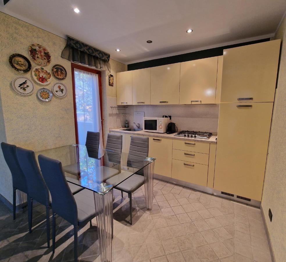 Casa Vittoria Sirmione Punta Gro Con Piscina Apartamento Exterior foto