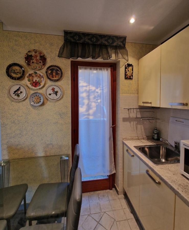 Casa Vittoria Sirmione Punta Gro Con Piscina Apartamento Exterior foto